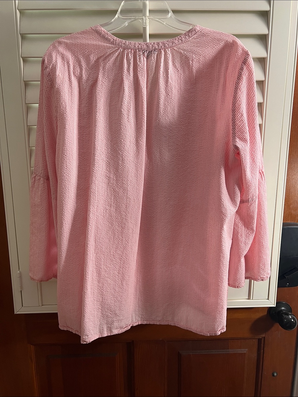 Ann Taylor Light Pink Split-Neck Seersucker Long-Sleeve Blouse - Picture 3 of 5